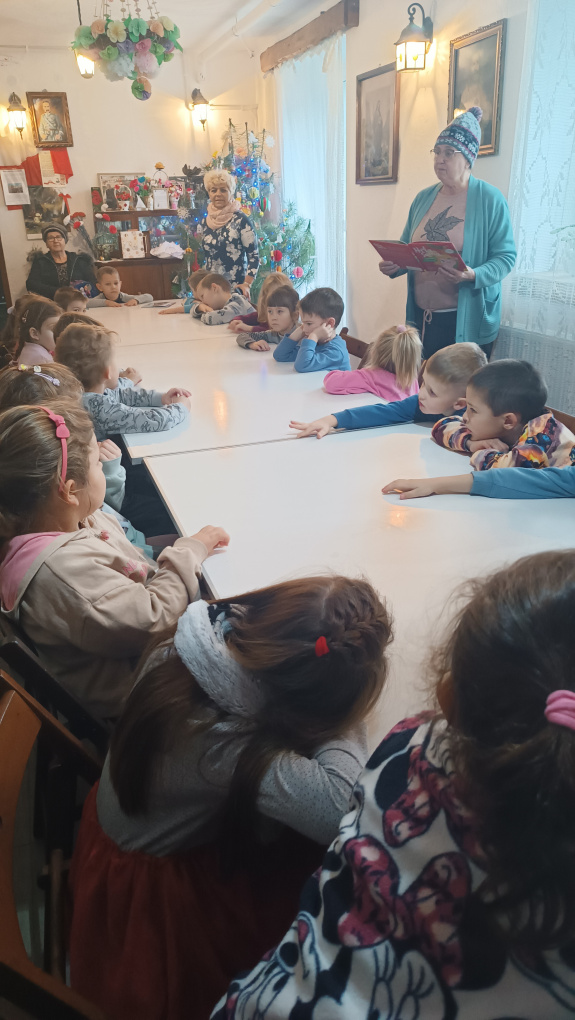 Czytanie książek w Chacie Boguckiej - przedszkole 2023