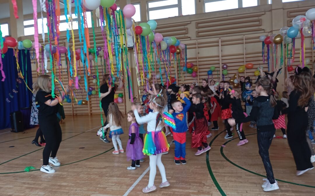 🎭✨ Bal Karnawałowy w naszej szkole ✨🎭