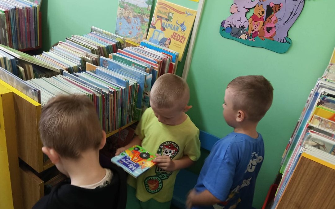 Wizyta Starszaków w bibliotece